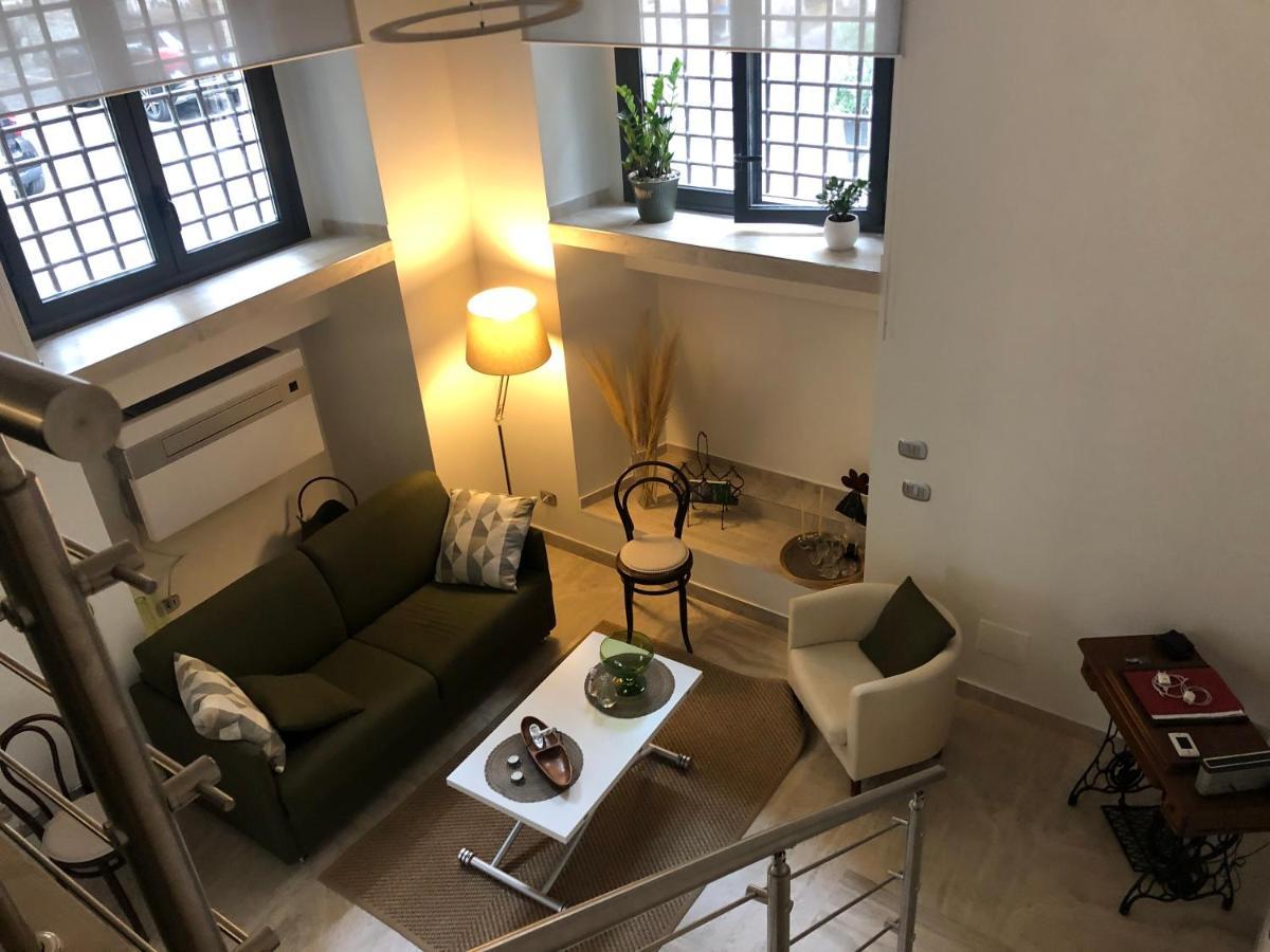 Tre Pupazzi In Vatican Appartement